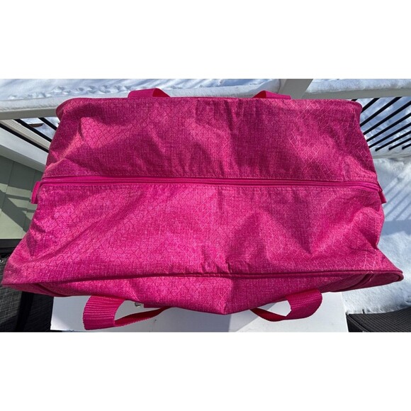 ThirtyOne Signature Duffle Lrge Gym Sports Bag w/Strap Zippered Shoe Pocket Pink - Picture 10 of 16